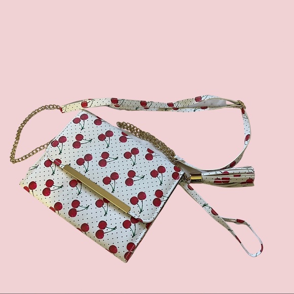 Ardene Crossbody Bag w/ Card Slots - Picture 1 of 7